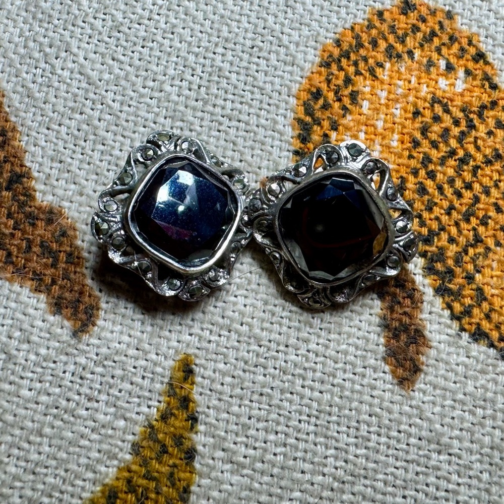 Antique Elegant Silver and Black Hematite Filigree Earrings - Picture 6 of 11